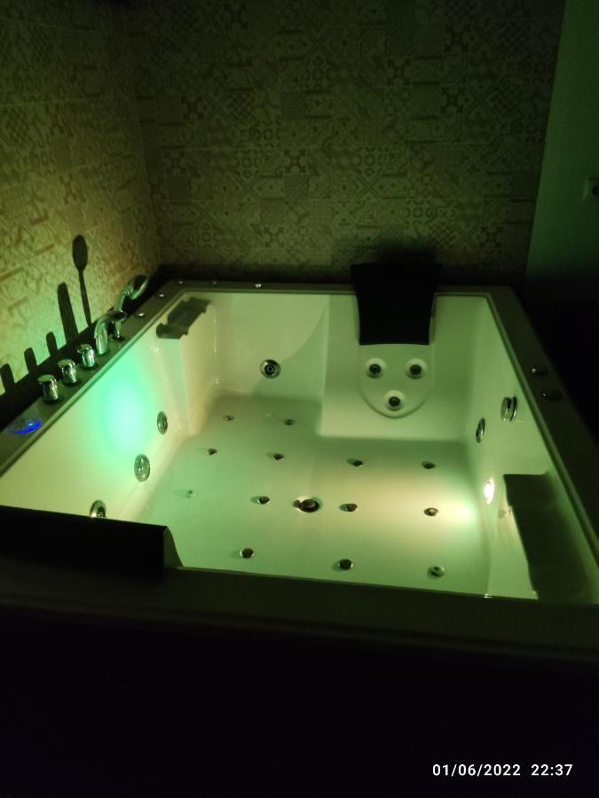 Bali Con Jacuzzi Climatizado Y Piscina Climatizada Con Jacuzzi