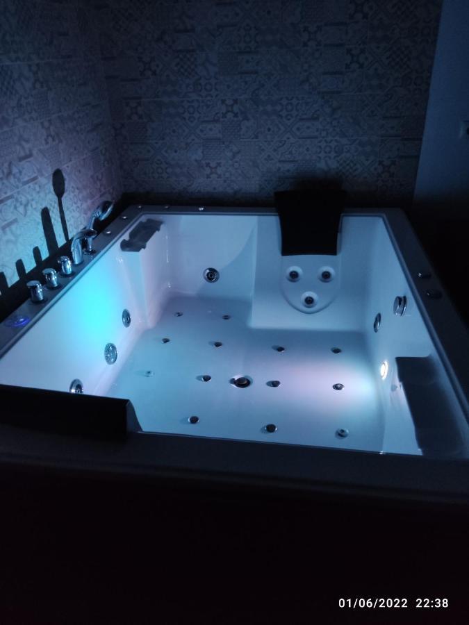 Bali Con Jacuzzi Climatizado Y Piscina Climatizada Con Jacuzzi